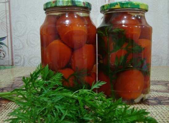 Помидоры на зиму с морковной ботвой: 4 рецепта