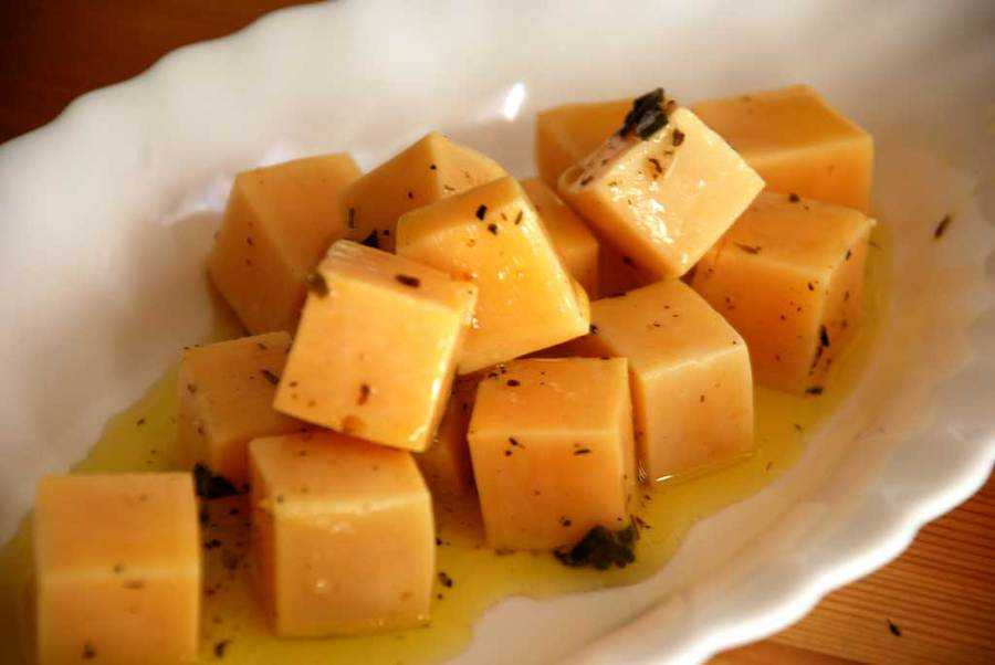 А вы знали, что специи могут сделать сыр вкуснее и ароматнее? рецепты маринованного сыра