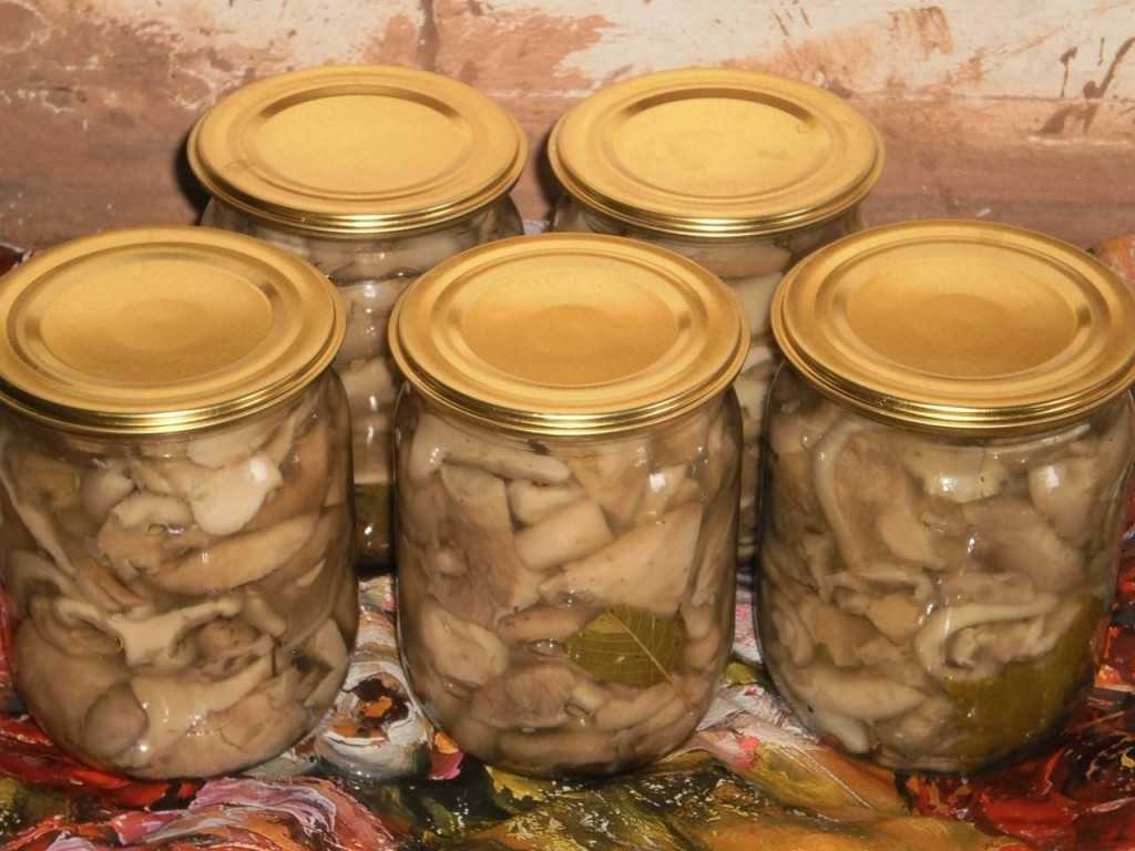 Маринованные грузди - рецепты на зиму из белых и черных грибов холодным и горячим способом