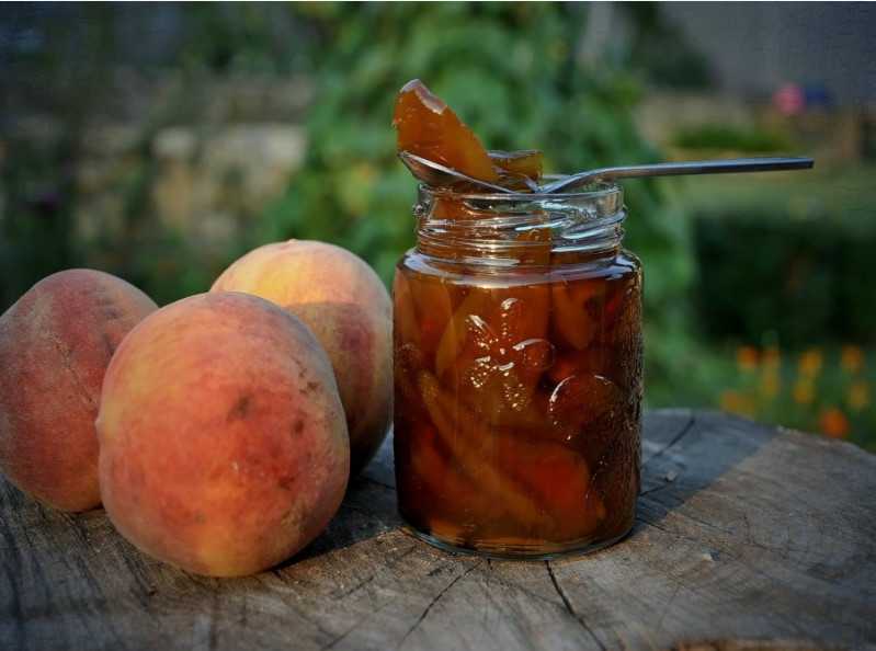 Как приготовить и закатать персики в собственном соку