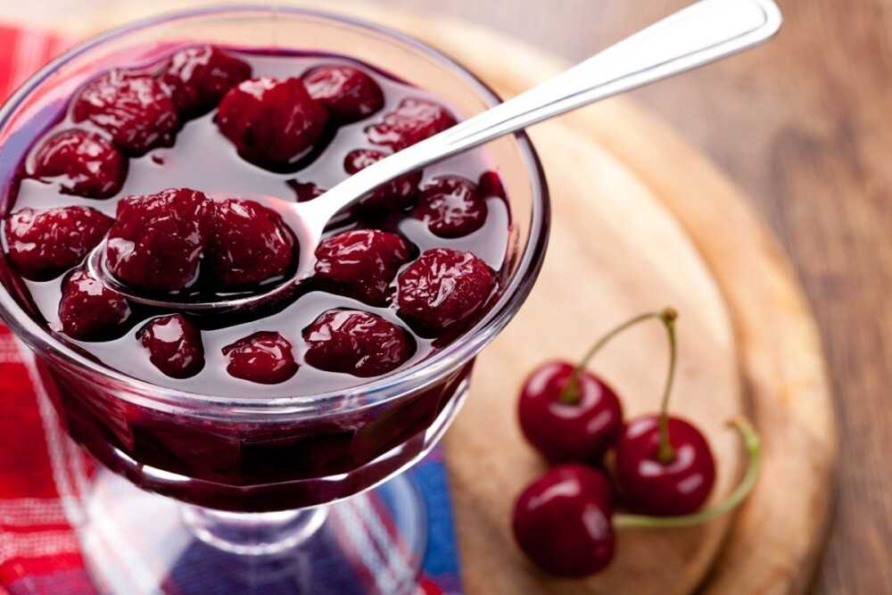 Варенье из вишни с косточками и без: 18 простых рецептов на зиму