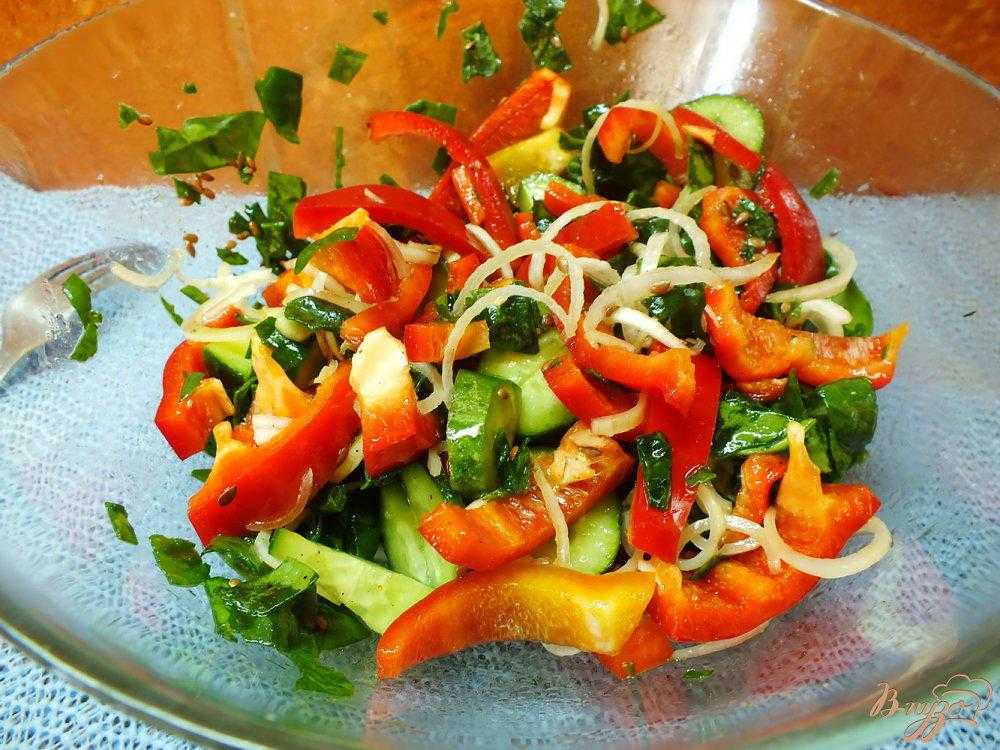 Из огурцов кружочками с луком – вкусный салат на зиму