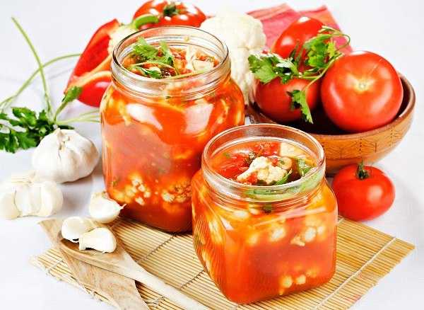 Помидоры в томатном соусе на зиму: 11 простых рецептов