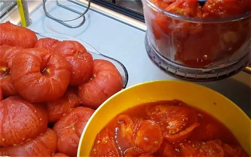 Помидоры в томатном соке на зиму - 7 рецептов с фото