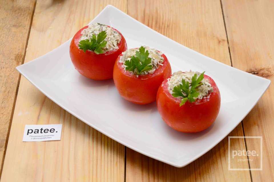 Зеленые помидоры фаршированные чесноком на зиму - 7 рецептов, пальчики оближешь!