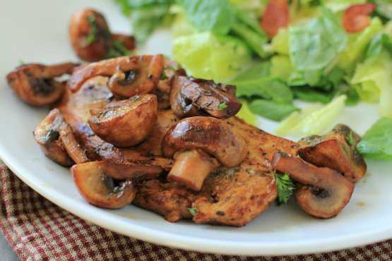 Салат с курицей и маринованными шампиньонам: 7 рецептов фото