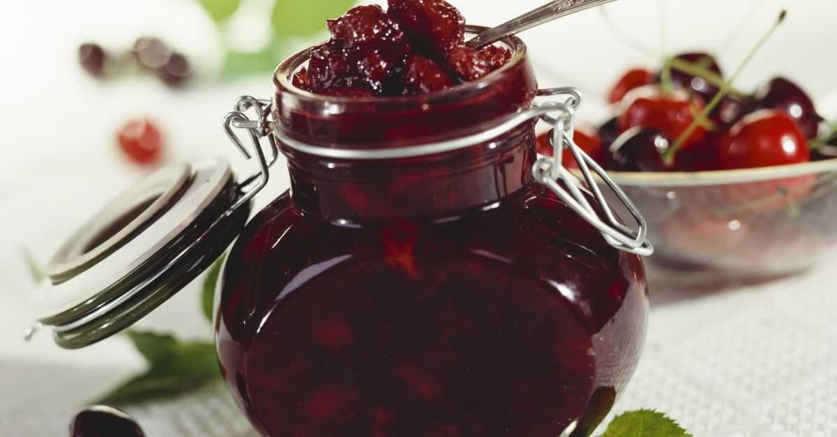 11 пошаговых рецептов приготовления заготовок из вишни на зиму