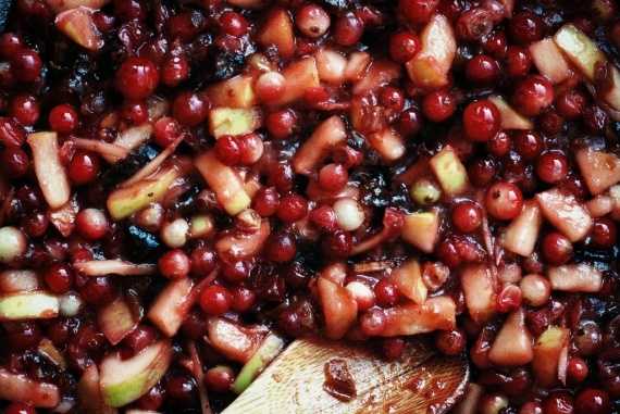 Варенье из брусники с яблоками на зиму: простой способ приготовления