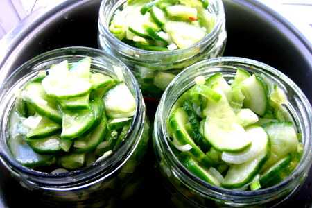 20 простых салатов из огурцов на зиму