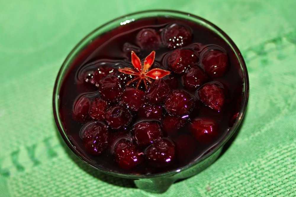 Варенье из вишни с косточками на зиму | 6 простых рецептов с фото