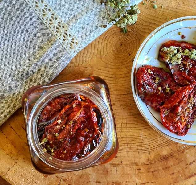 Вяленые помидоры в сушилке для овощей - итальянские рецепты с чесноком, базиликом и маслом