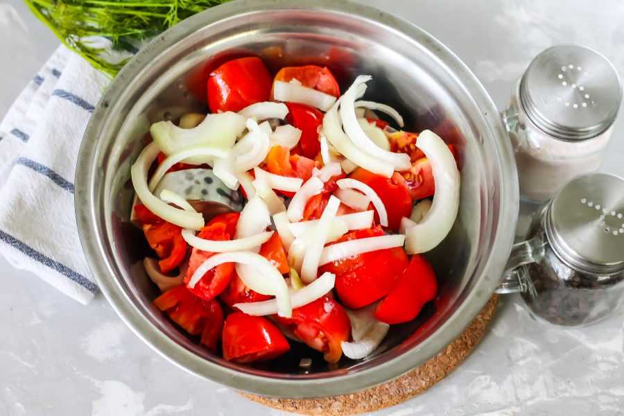 Салат со скумбрией на зиму (22 фото): рецепты заготовок с овощами. консервированная закуска с рыбой в масле с перловкой и морковью
