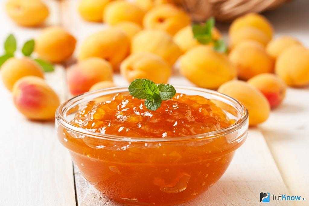 Простые рецепты густого варенья из абрикоса с ядрышками на зиму