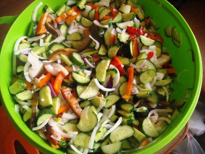 Салат на зиму из огурцов, перца и помидоров: рецепты
