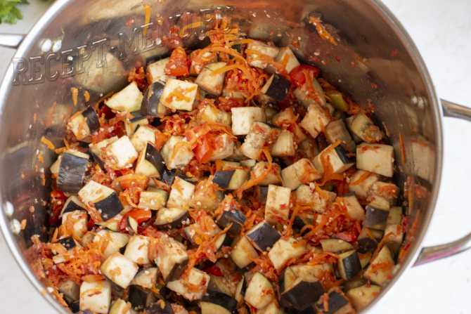 Вкусные салаты с баклажанами и помидорами на зиму: 7 удачных рецептов