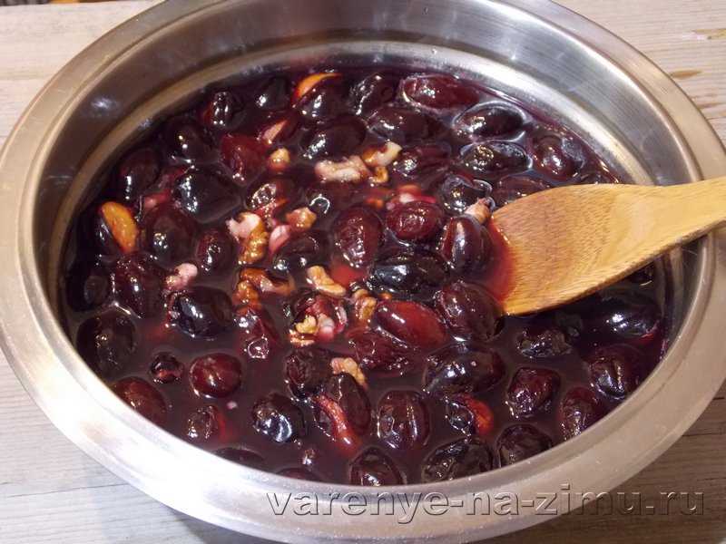 Варенье из яблок с грецкими орехами на зиму: рецепты с фото пошагово