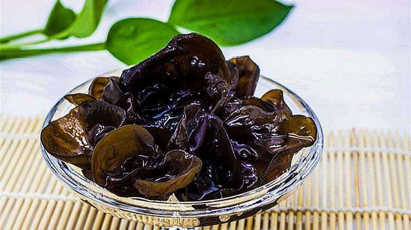 Салат из древесных грибов - 6 вкусных рецептов
