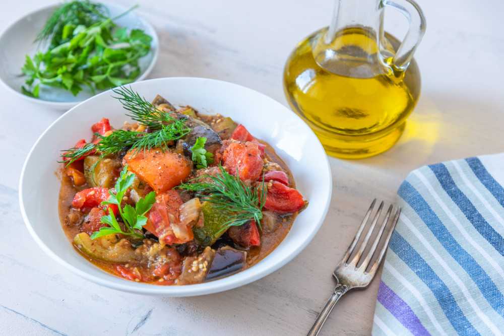 Рагу с болгарским перцем – желанное блюдо на столе в праздник и будни! готовится просто и съедается быстро