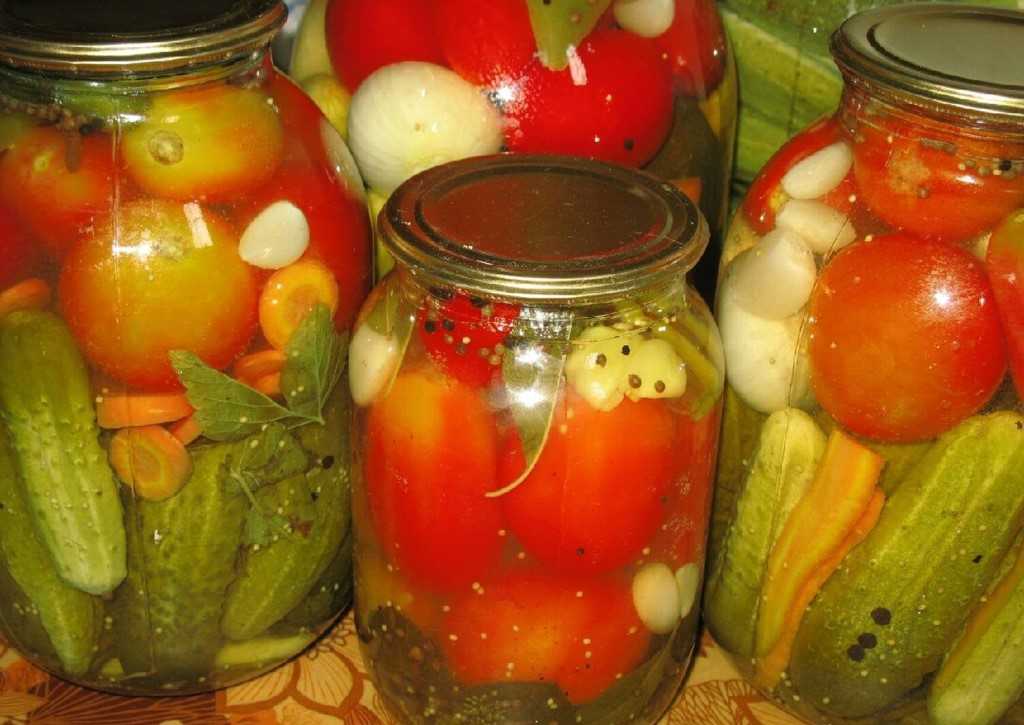 Ассорти из огурцов и помидоров на зиму - 10 вкусных рецептов