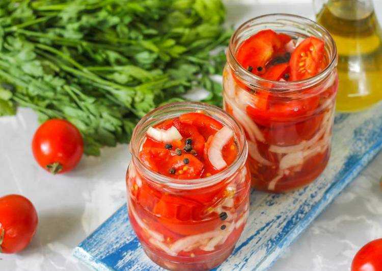 Помидоры в томатном соке: 5 рецептов на зиму