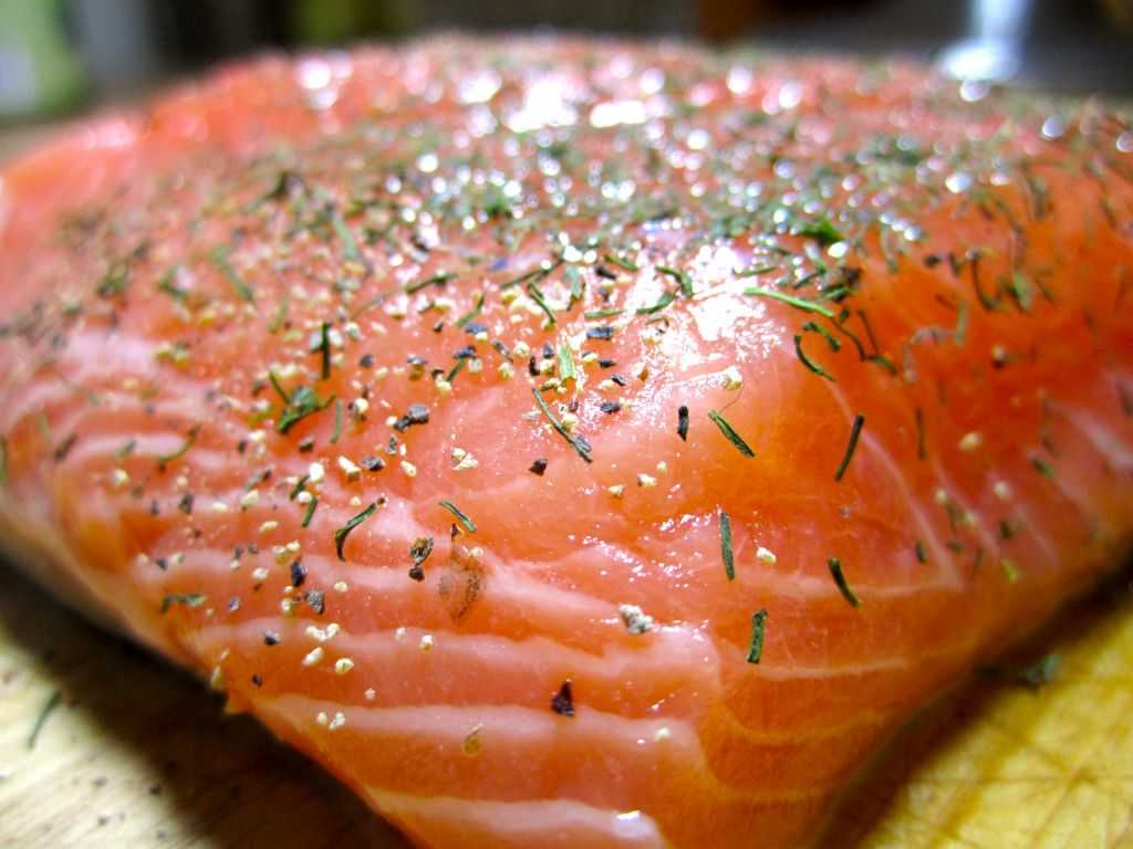 Как замариновать и засолить рыбу: 7 рецептов на все случаи жизни