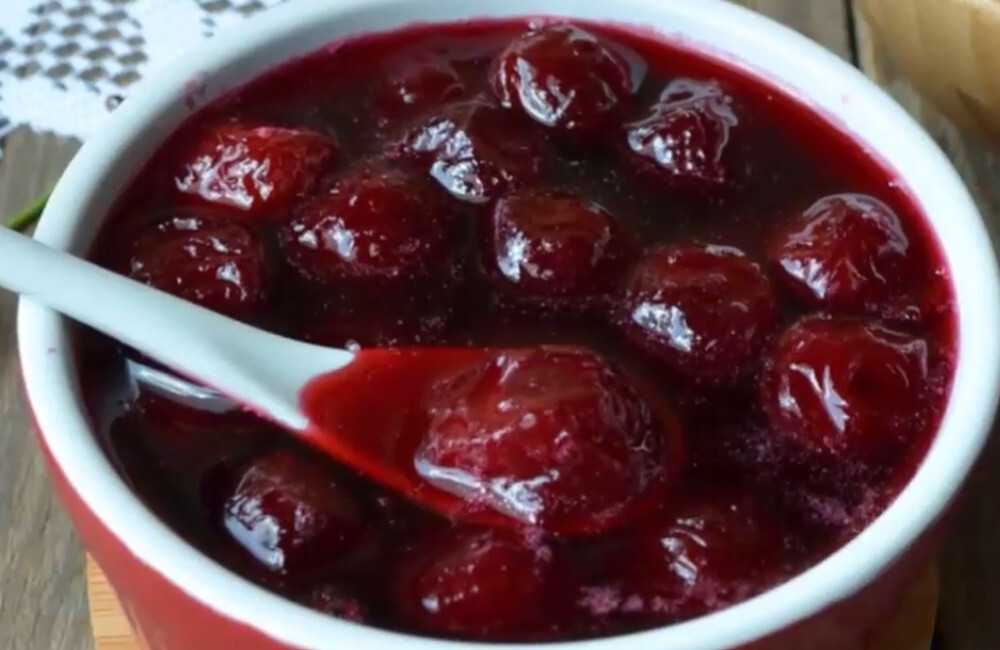 Варенье из вишни с косточкой на зиму: 6 рецептов густого вишневого варенья с целыми ягодами