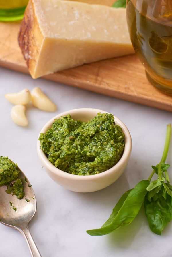 Просто песто — классический рецепт и 3+ вариации итальянского соуса